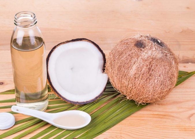 revisão sobre os possíveis benefícios do óleo de coco